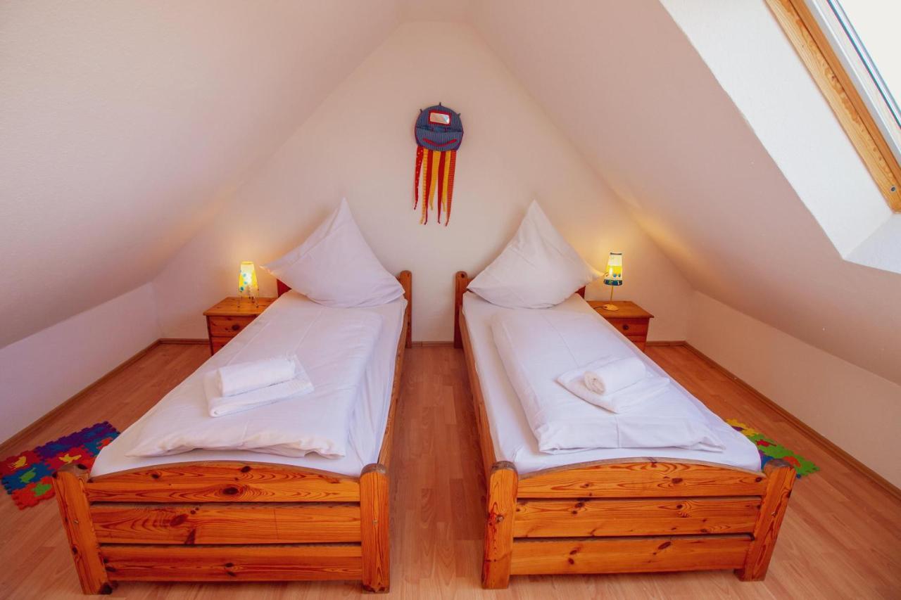 Haus Leuchtturm - Ebbe Apartment Krummhoern Luaran gambar