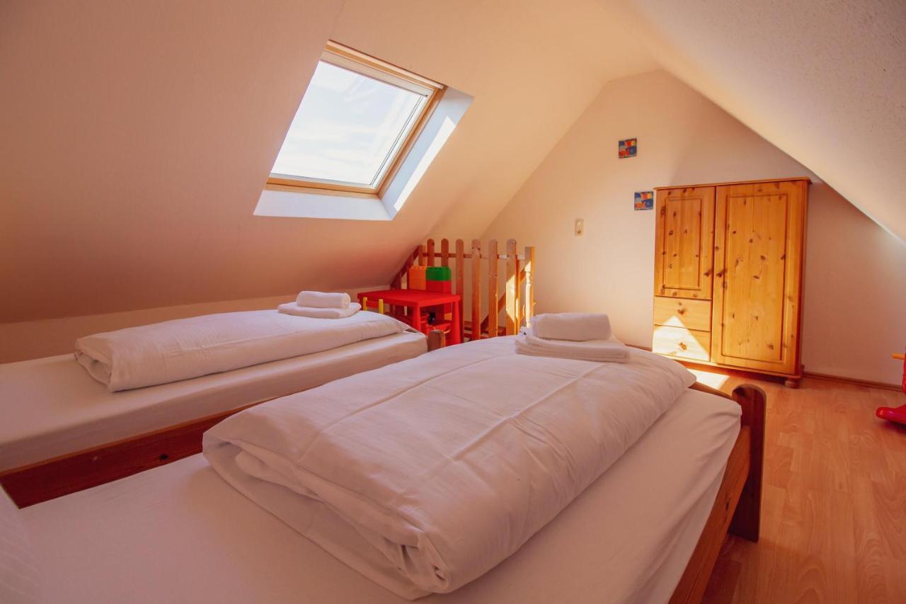 Haus Leuchtturm - Ebbe Apartment Krummhoern Luaran gambar